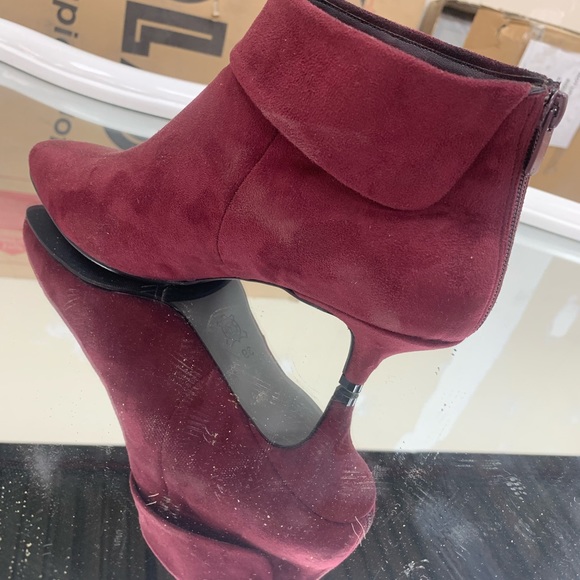Women’s Pointed Toe Ankle Boot Stiletto Kitten Heel in Maroon Faux Suede - Picture 2 of 4